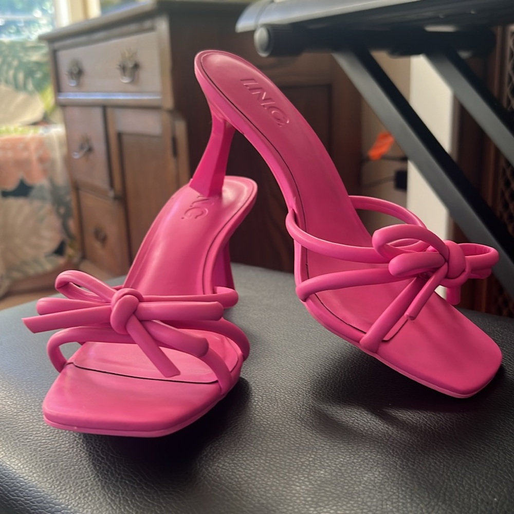 Fuschia mule. Worn once to barbie movie. Has original box.